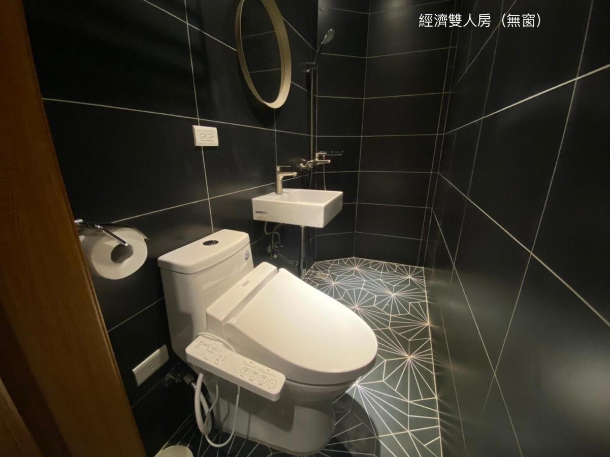 良文旅2館ryou Hotel Vintage - II Tainan Exterior photo